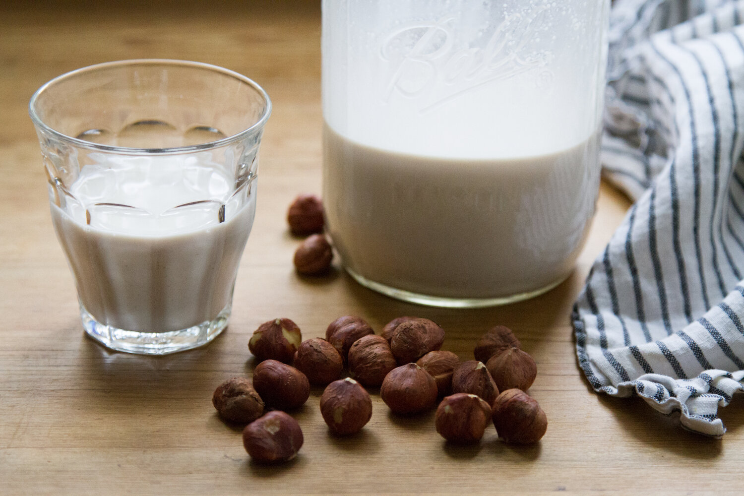 make your own hazelnut milk | reading my tea leaves
