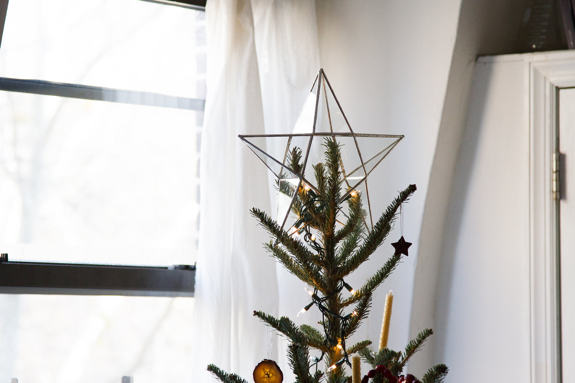 clutter free holiday decorations | reading my tea leaves
