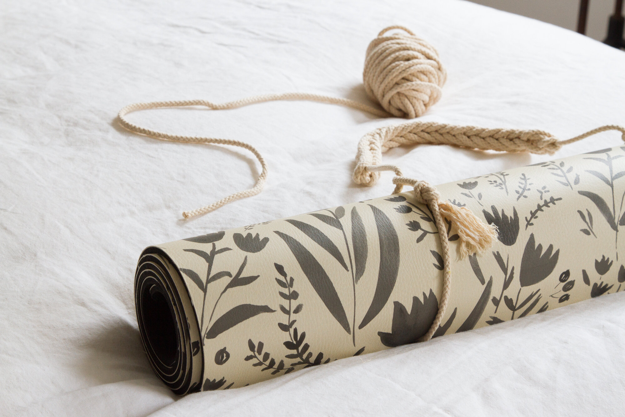 make your own yoga mat strap | reading my tea leaves