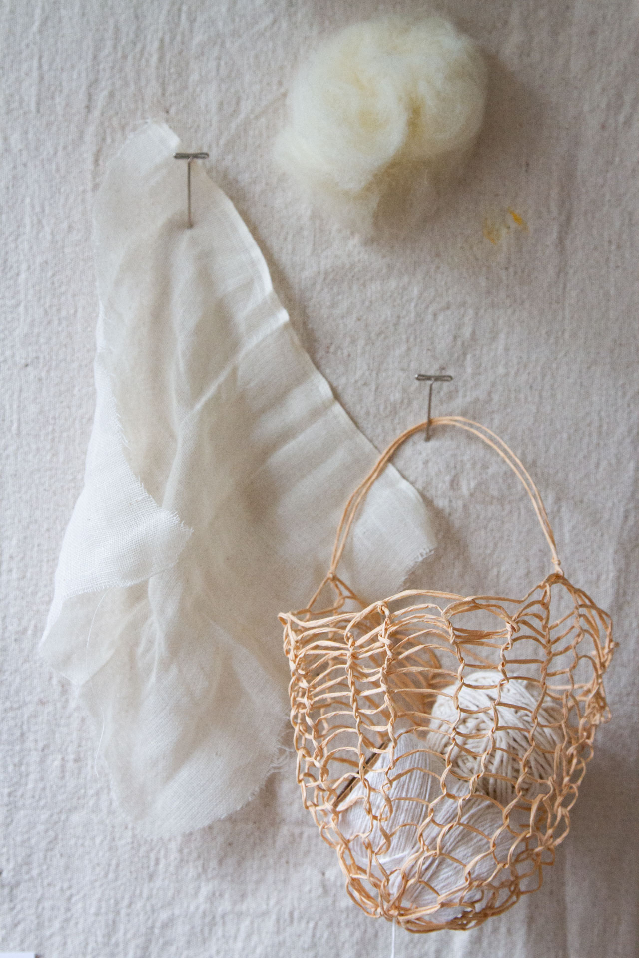 cheesecloth ghosts | simple halloween decorations | reading my tea leaves